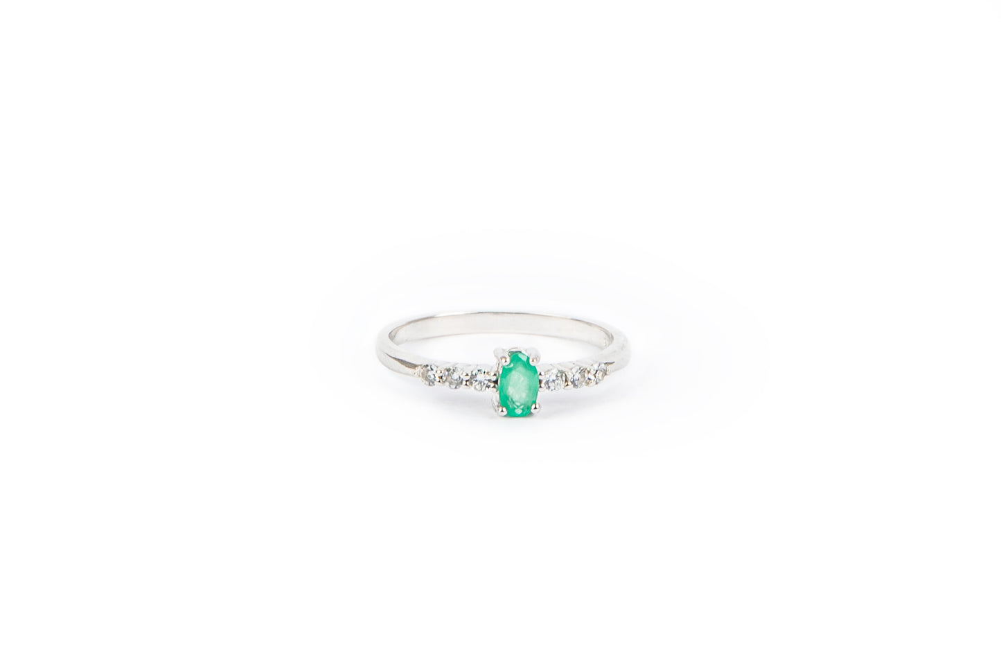 Anillo Oval Esmeralda