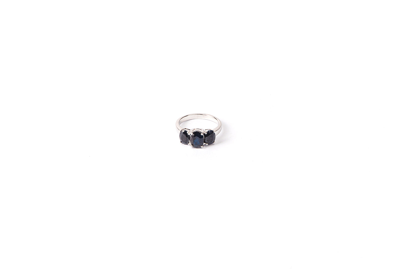 Anillo oval zafiro