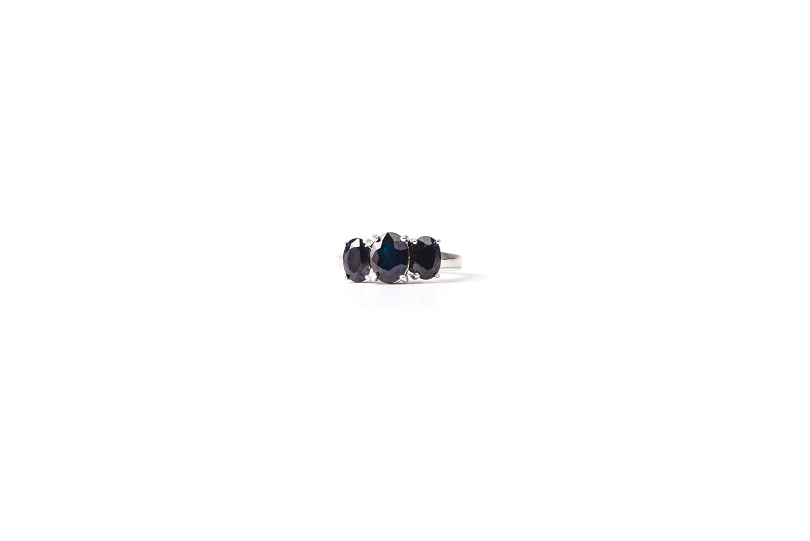 Anillo oval zafiro