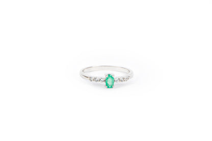 Anillo Oval Esmeralda