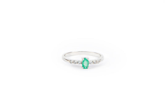 Anillo Oval Esmeralda