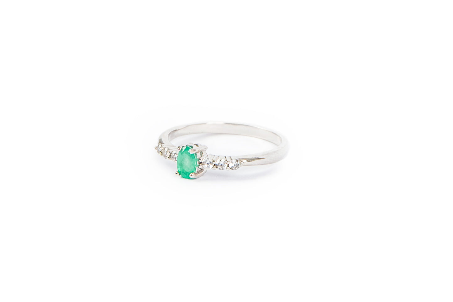Anillo Oval Esmeralda
