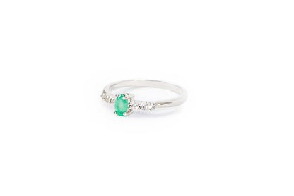 Anillo Oval Esmeralda