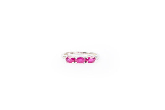 Anillo 3 piedras rubí