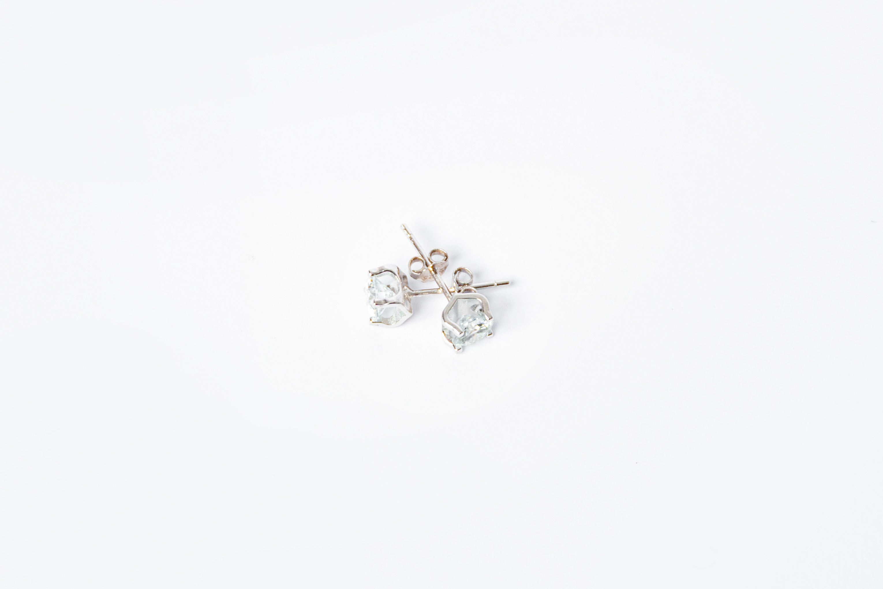 Studs Moissanita